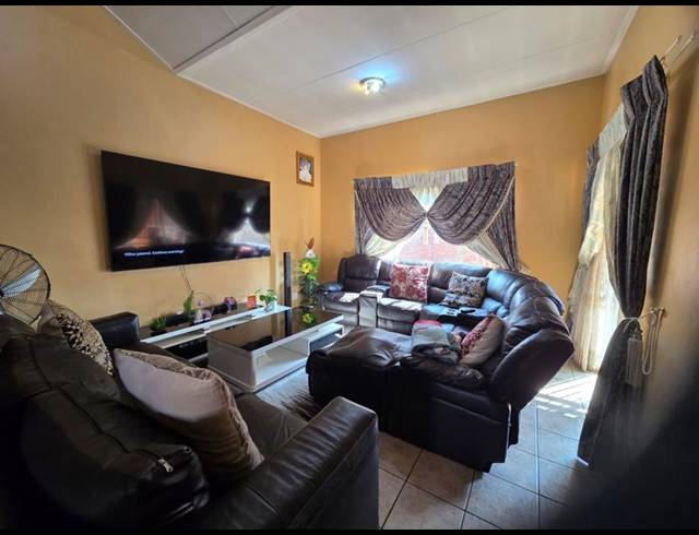 3 BEDROOM TOWNHOUSE FOR SALE IN MONTANA